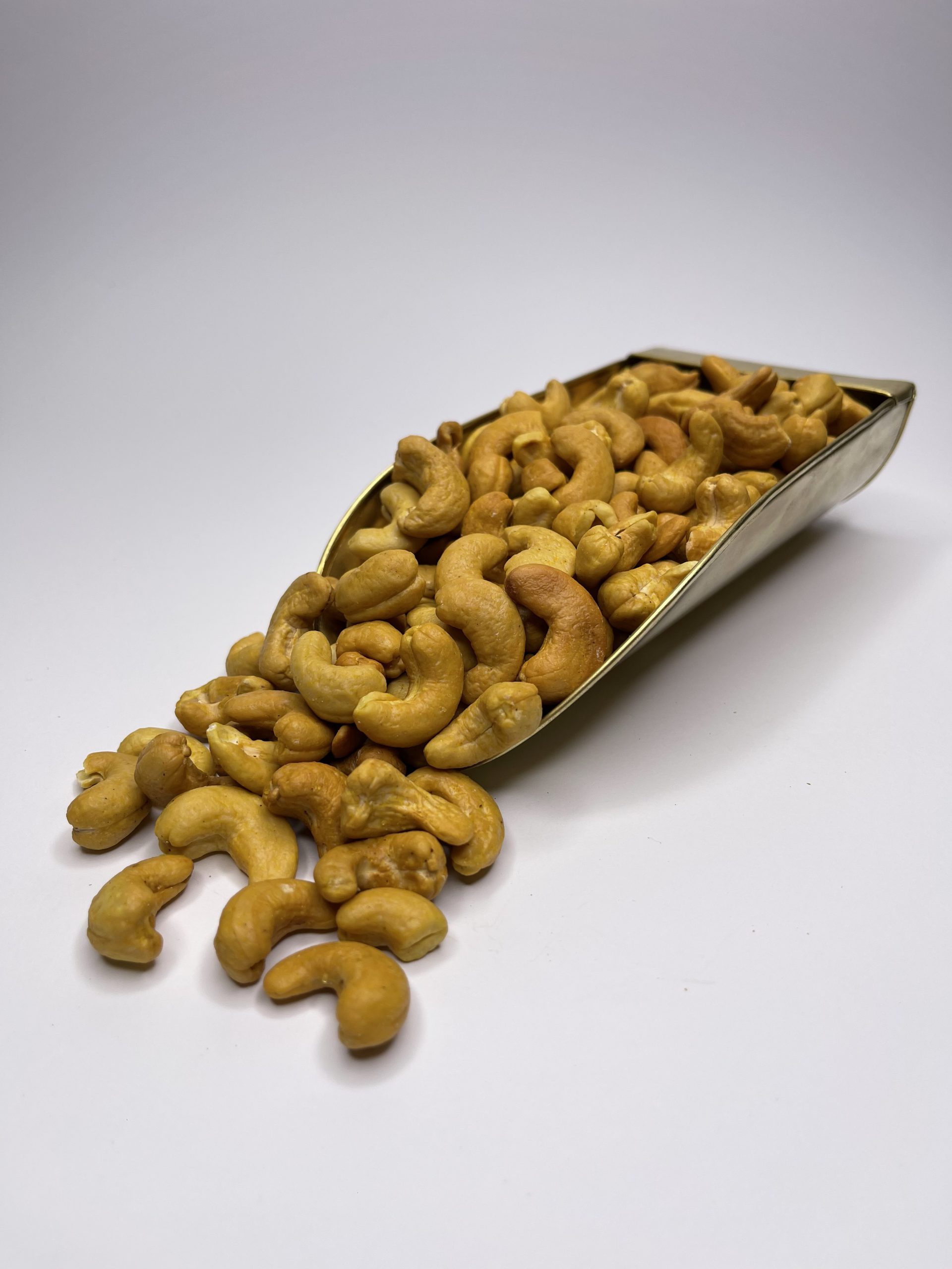 ناردین نیلی ( بادام هندی شور زعفرانی ) 1 IMG 5114 scaled 1 فروشگاه اینترنتی بوتیک آجیل و خشکبار Gonuts گوناتس